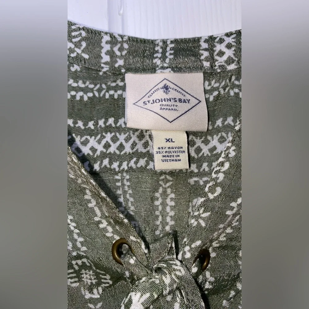 St. John’s Bay Green Trible Shirt - Picture 5 of 7